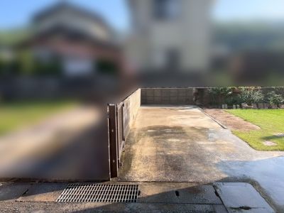 倉庫撤去後の敷地と残したブロック塀