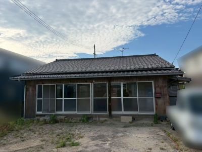側面から見た解体前の建物